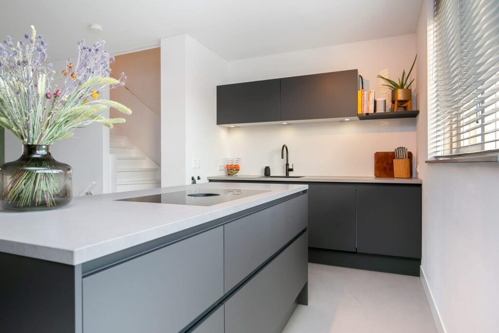 05_Vink_Keuken_Eiland_Grijs_Gerven-1600×1067