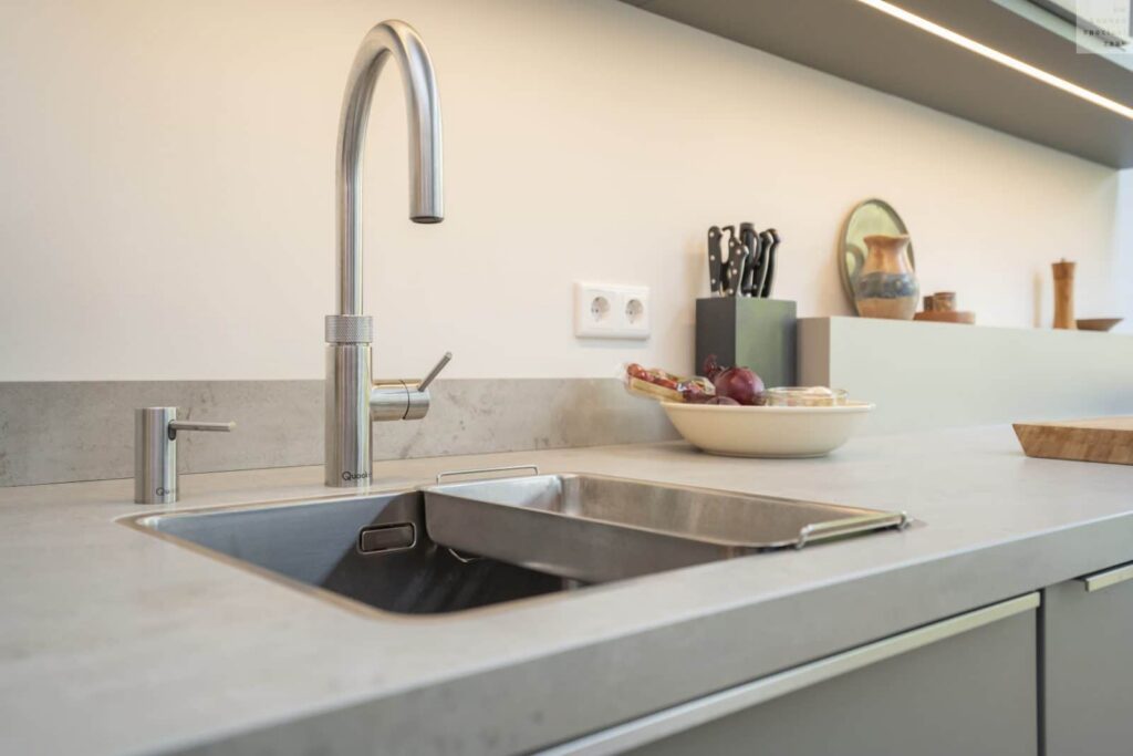 09_Keuken_Hoek_Grijs_Hout_Bokman-1600×1067